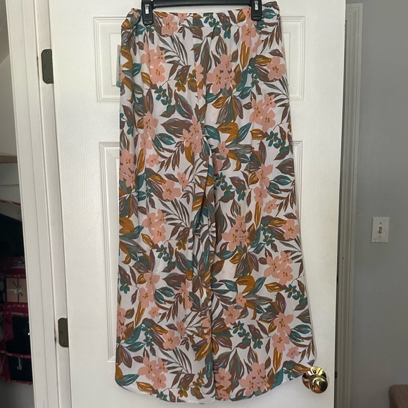 NWT Freshwater Floral Cover-Up Pants With Slits - Picture 5 of 5